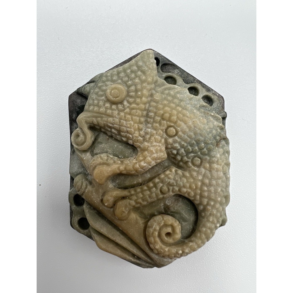 FINE OLD CHINESE CARVED JADE LIZARD PENDANT‎ VINTAGE 34g